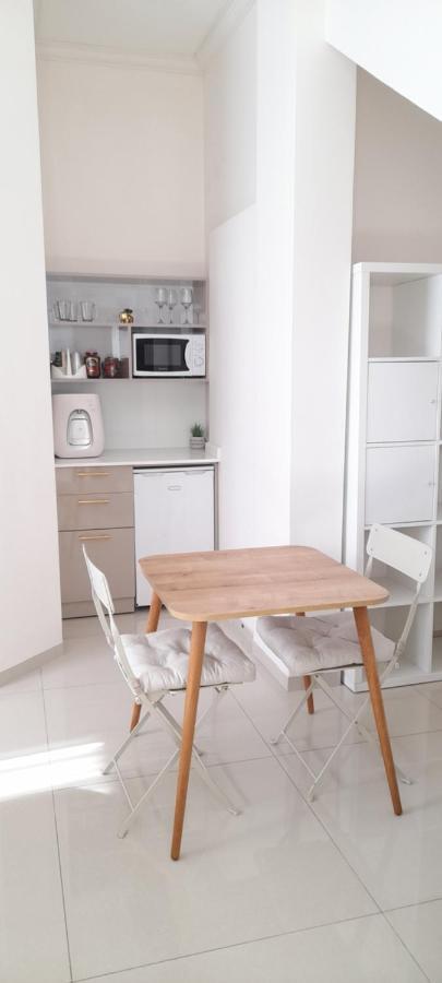 Regina'S Place Or Akiva Екстериор снимка