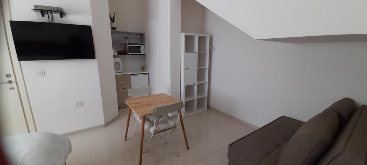 Regina'S Place Or Akiva Екстериор снимка