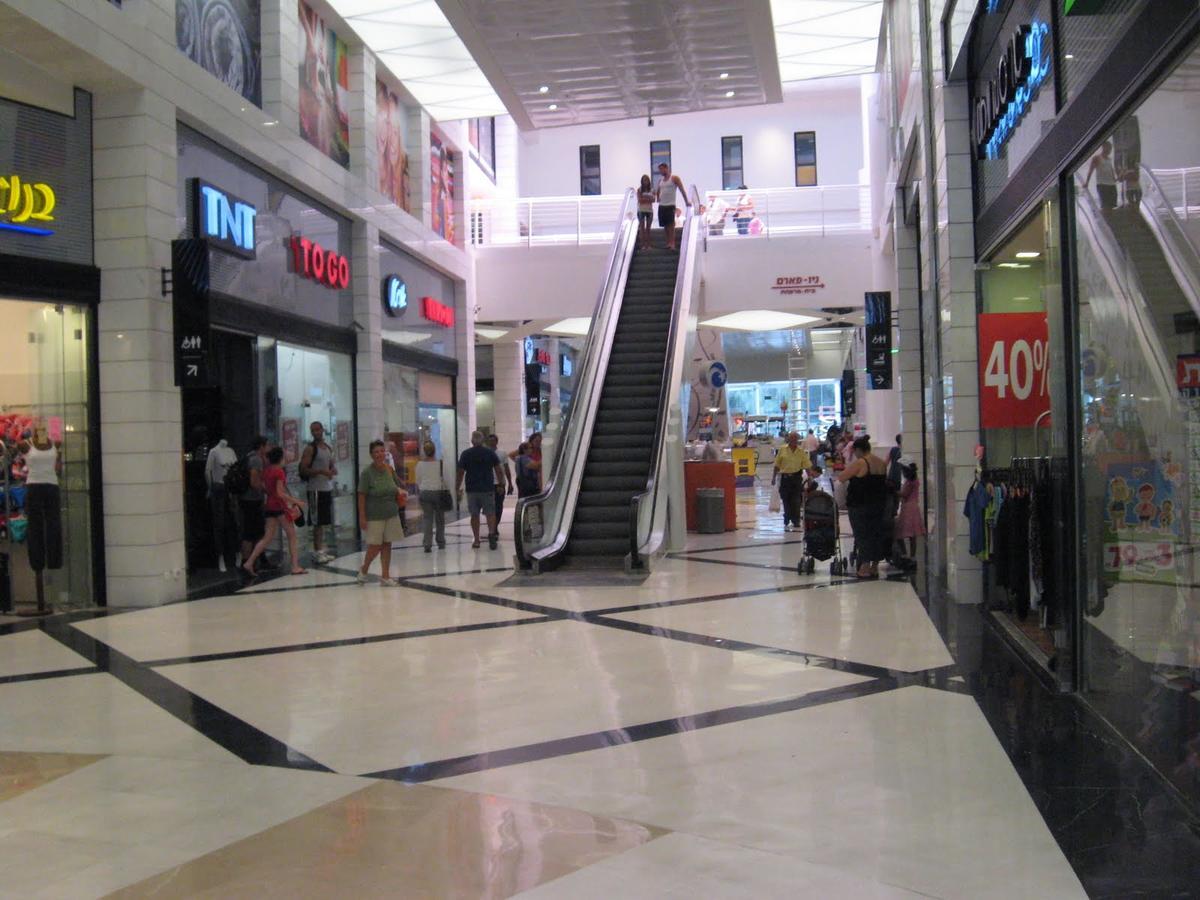 Regina'S Place Or Akiva Екстериор снимка