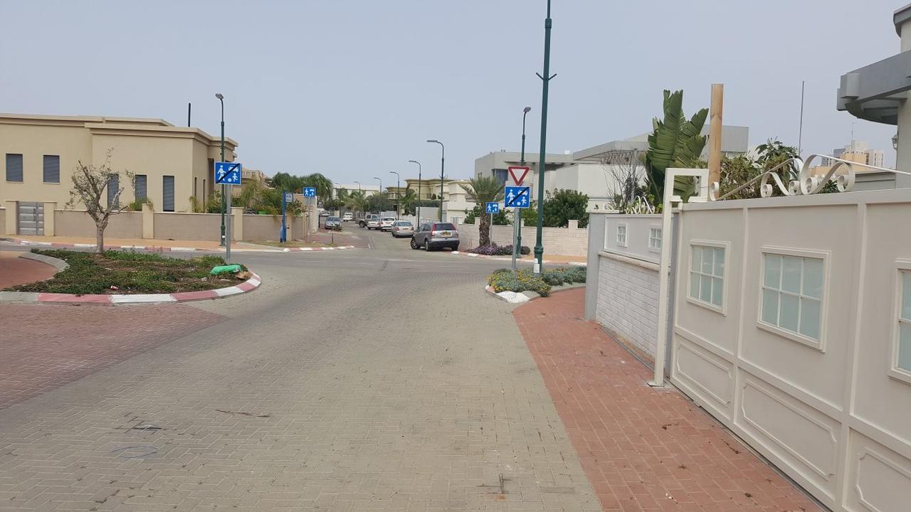 Regina'S Place Or Akiva Екстериор снимка