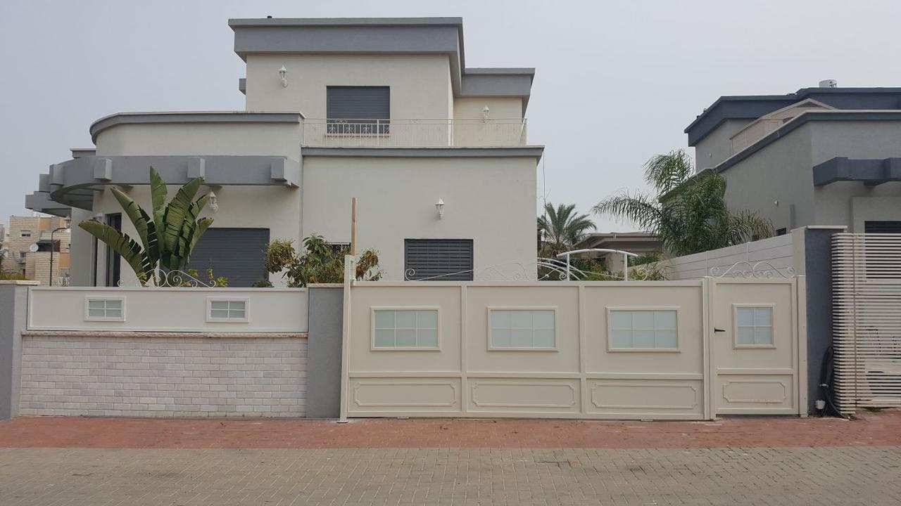 Regina'S Place Or Akiva Екстериор снимка
