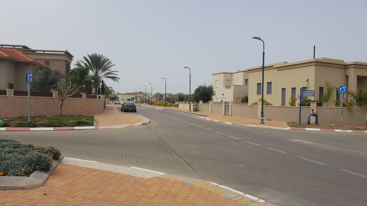 Regina'S Place Or Akiva Екстериор снимка