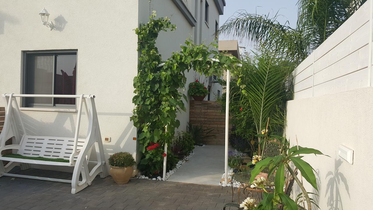 Regina'S Place Or Akiva Екстериор снимка
