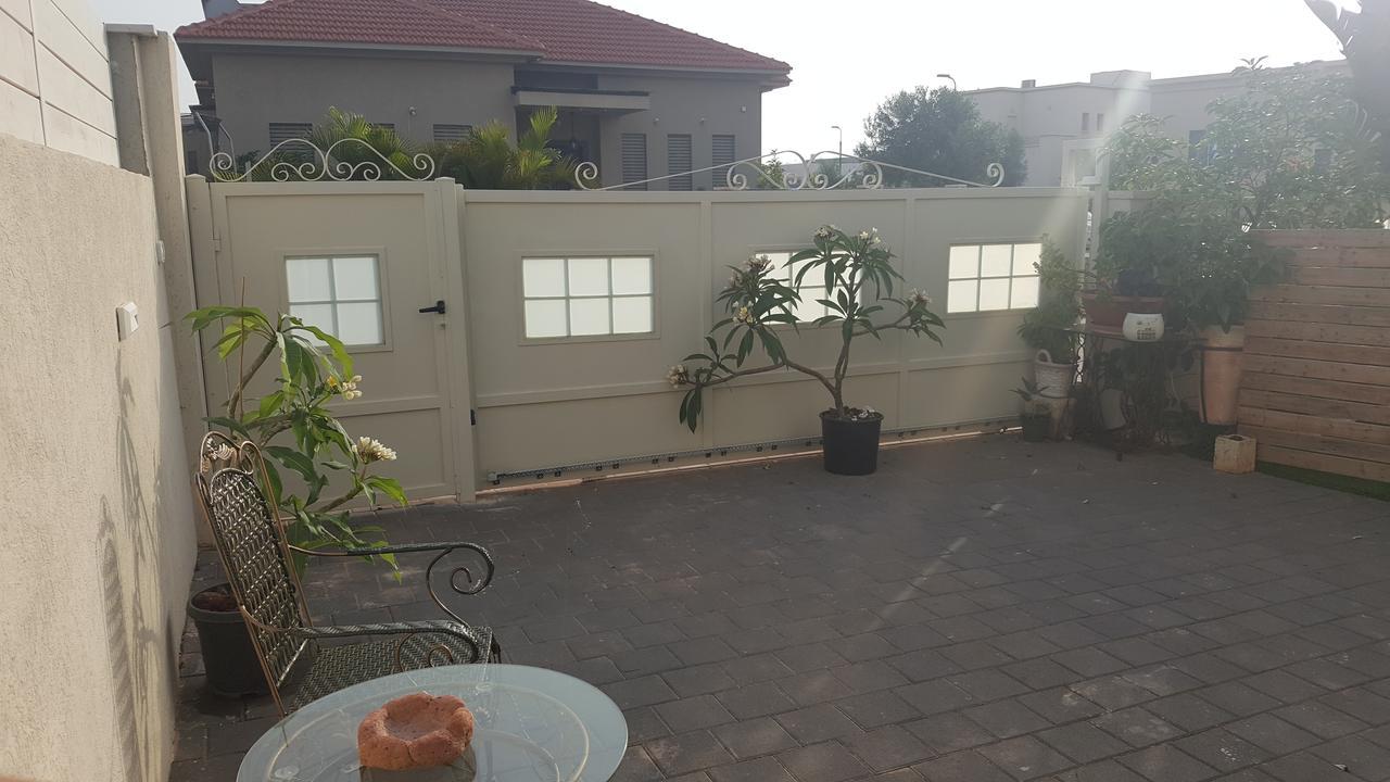 Regina'S Place Or Akiva Екстериор снимка