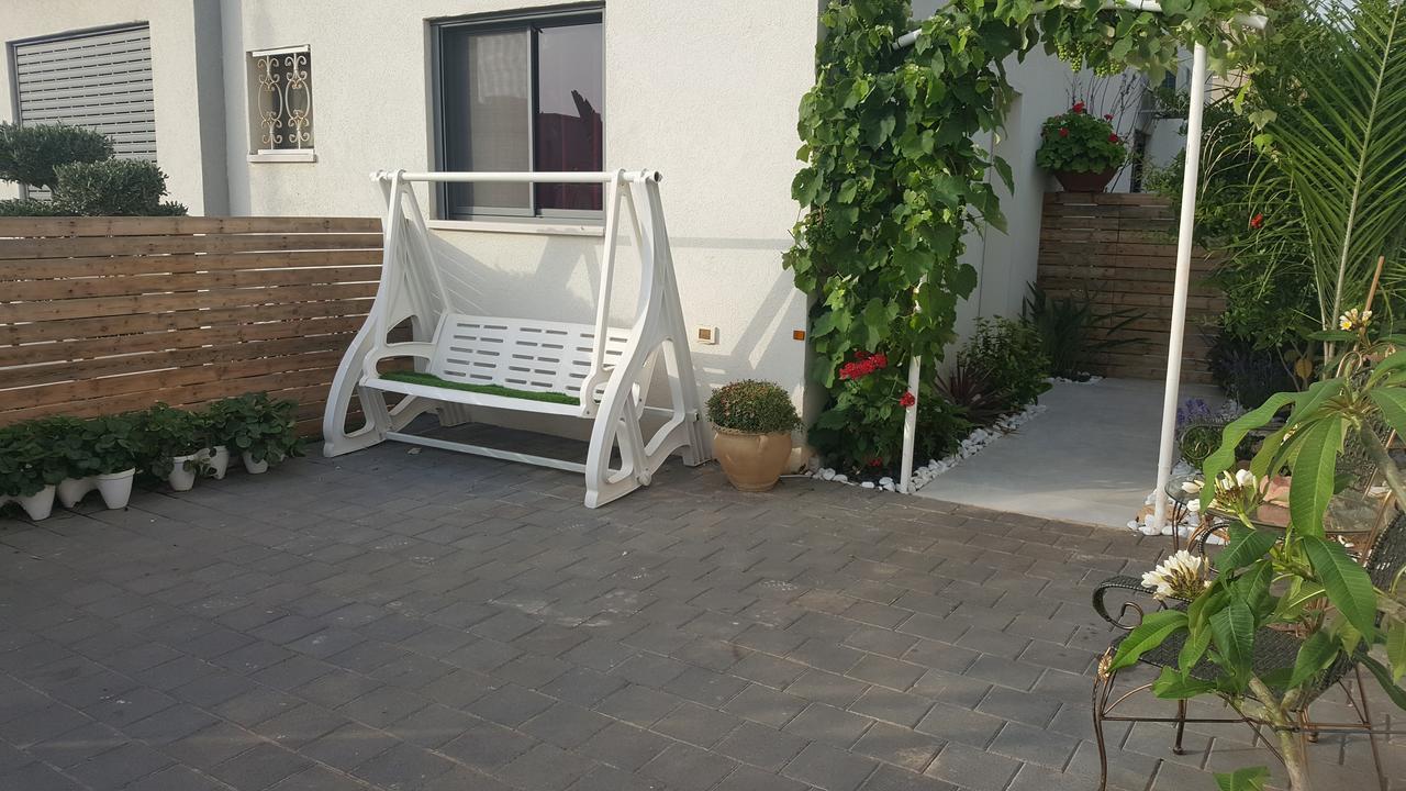 Regina'S Place Or Akiva Екстериор снимка