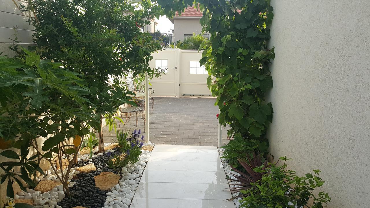 Regina'S Place Or Akiva Екстериор снимка